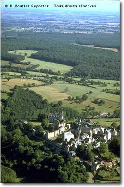 ma maison est en bas � gauche dans les arbres